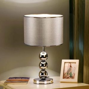 lampe de chevet élégante argentée